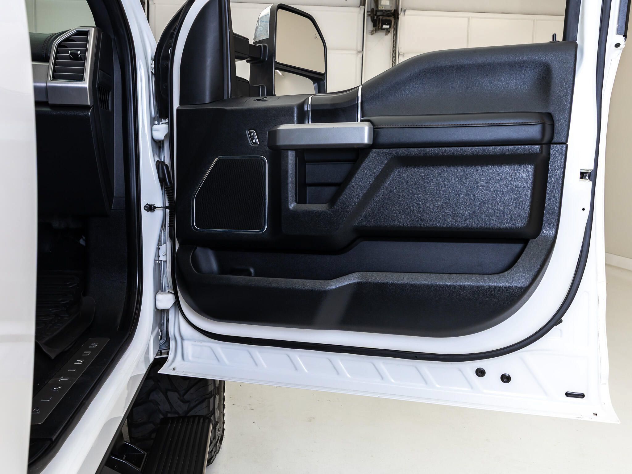 Used 2019 Ford F250 Platinum w/ Platinum Ultimate Package AWD/4WD image 36