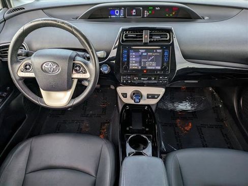 Used 2017 Toyota Prius Four image 18