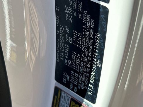 New 2026 Kia Carnival EX FWD image 28