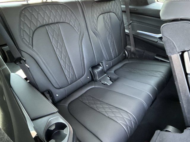 Used 2026 BMW X7 M60i AWD/4WD image 15