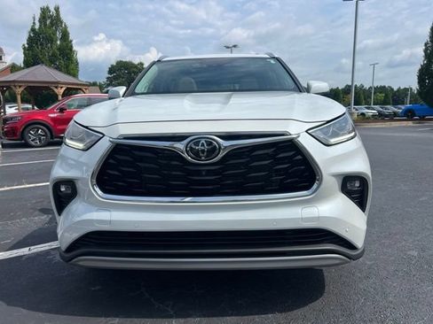 Used 2022 Toyota Highlander Platinum AWD/4WD image 3