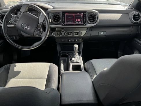 Used 2020 Toyota Tacoma TRD Off-Road AWD/4WD image 25