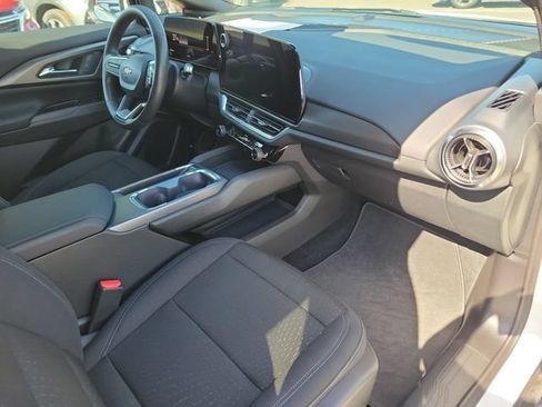 Used 2025 Chevrolet Equinox EV LT FWD image 9