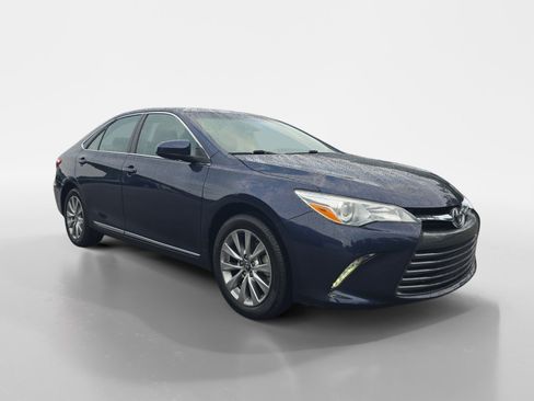Used 2017 Toyota Camry XLE FWD image 8