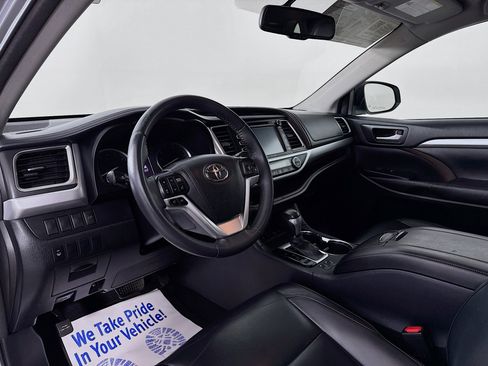 Used 2016 Toyota Highlander XLE AWD/4WD image 9