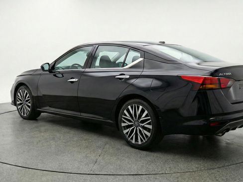 Used 2025 Nissan Altima 2.5 SV FWD image 6