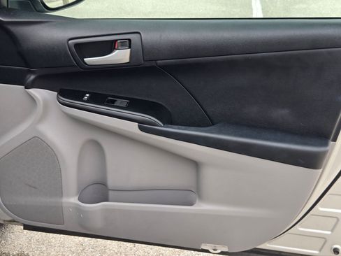 Used 2012 Toyota Camry LE FWD image 29