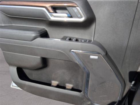 Used 2025 Chevrolet Silverado 1500 LT Trail Boss w/ Convenience Package II image 13