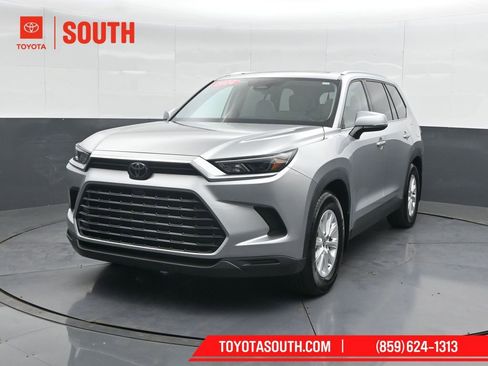 Used 2024 Toyota Grand Highlander AWD image 6