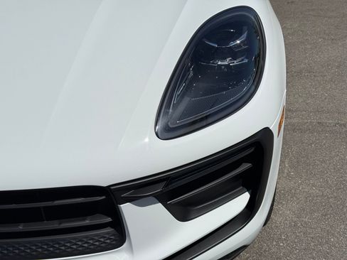 Used 2026 Porsche Macan AWD/4WD image 11