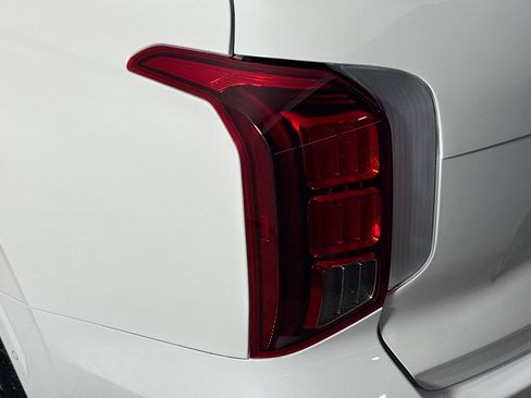 Used 2024 Hyundai Palisade Calligraphy image 36