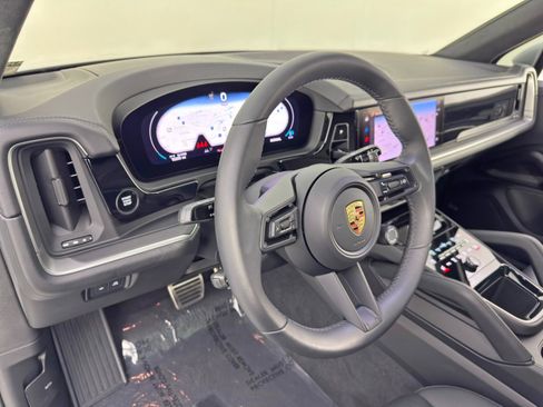 Used 2024 Porsche Cayenne S w/ Premium Package Plus image 14