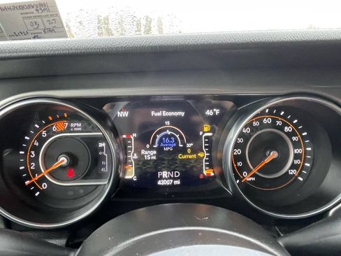 Used 2022 Jeep Wrangler Unlimited Sahara AWD/4WD image 39
