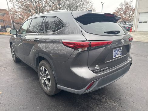 Used 2021 Toyota Highlander XLE image 5