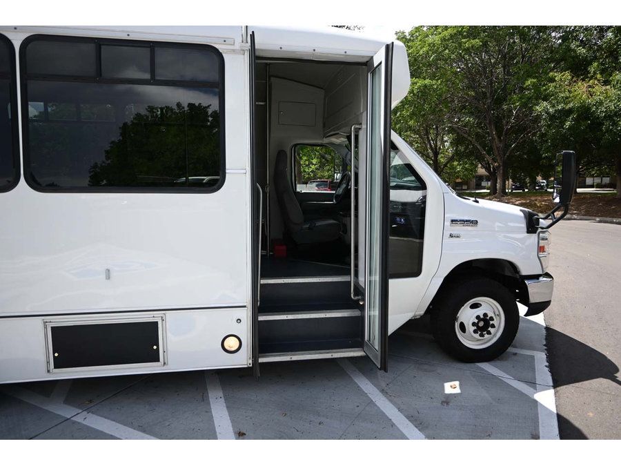 Used 2015 Ford E-350 and Econoline 350 Super Duty RWD image 15