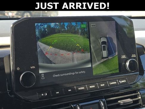 Used 2023 Nissan Pathfinder SL AWD/4WD image 25