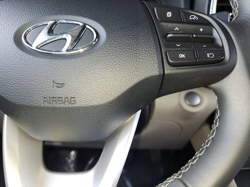 Used 2025 Hyundai Venue SEL FWD image 26
