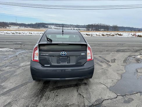 Used 2015 Toyota Prius Two image 9