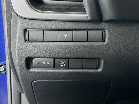 Used 2023 Nissan Rogue SV image 17