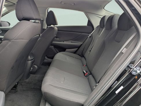 New 2025 Hyundai Elantra SE image 12