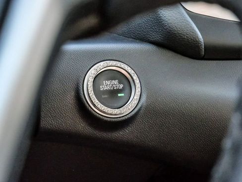 Used 2024 GMC Terrain SLT image 30