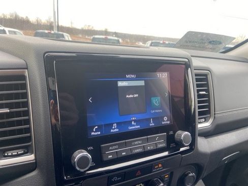 Used 2024 Nissan Frontier SL image 12