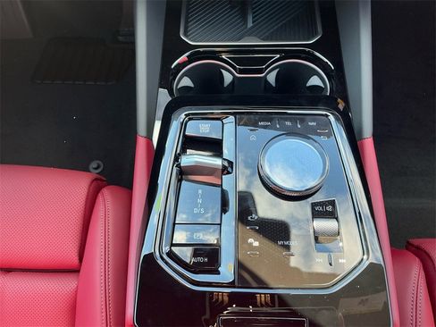 New 2026 BMW 530i xDrive w/ Premium Package image 11