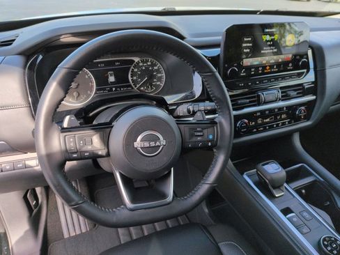 Certified 2025 Nissan Pathfinder SL AWD/4WD image 16