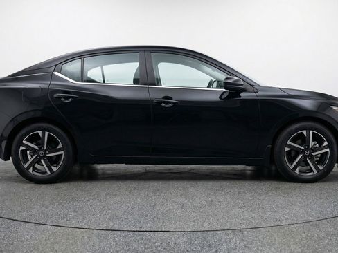 Used 2025 Nissan Sentra SV FWD image 11