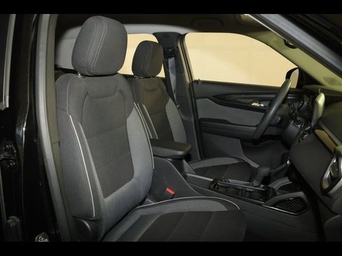 Used 2025 Chevrolet TrailBlazer LT AWD/4WD image 27