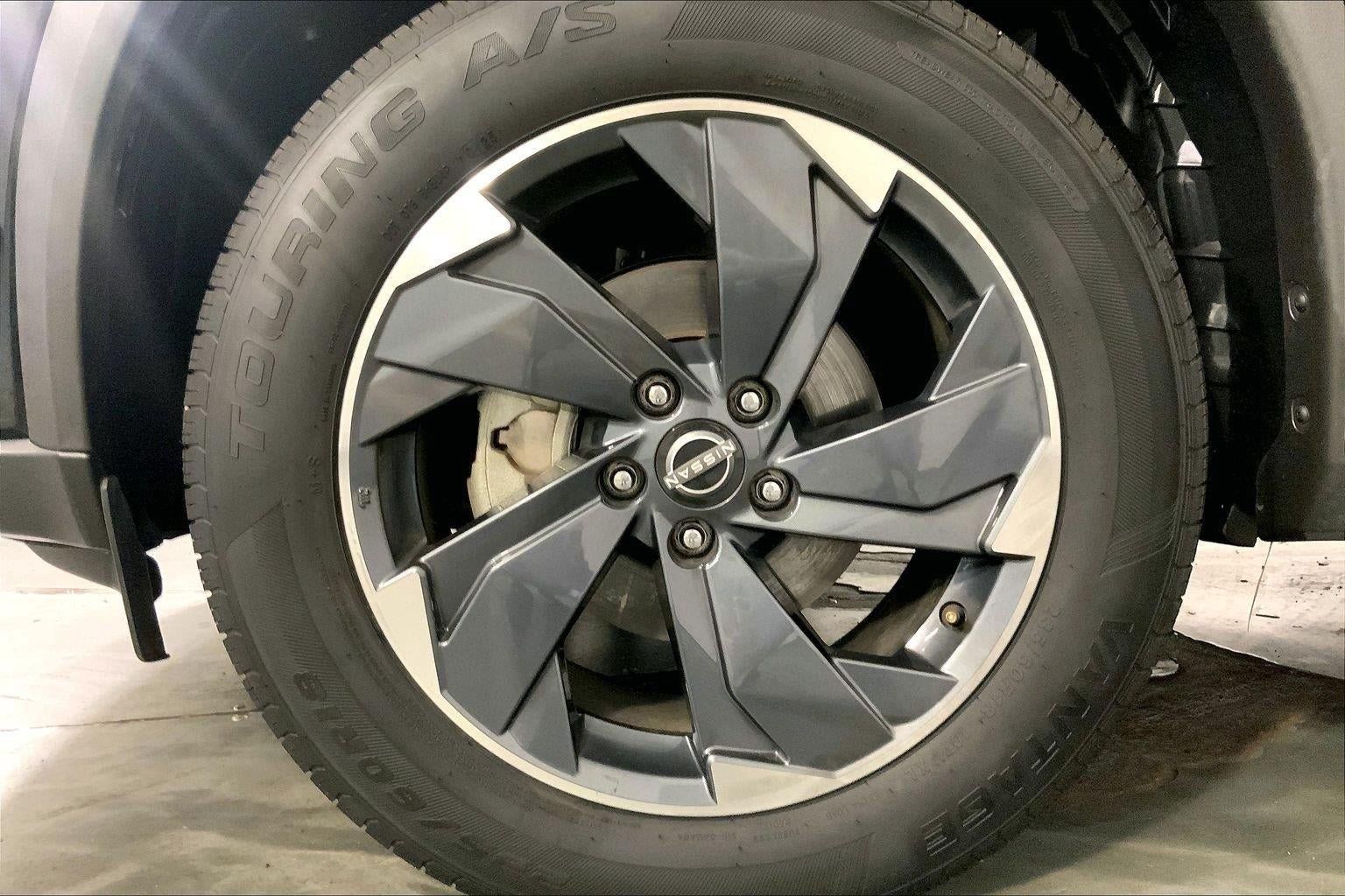 Used 2025 Nissan Rogue SV FWD image 9