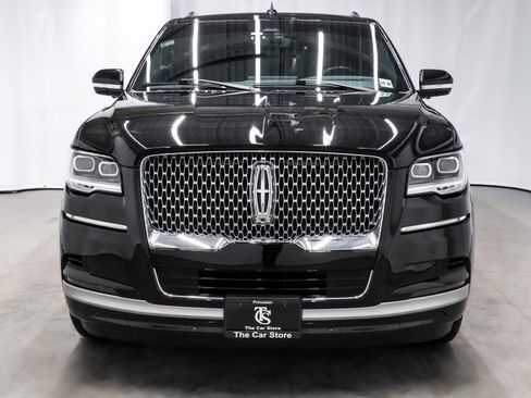 Used 2023 Lincoln Navigator L Reserve image 2