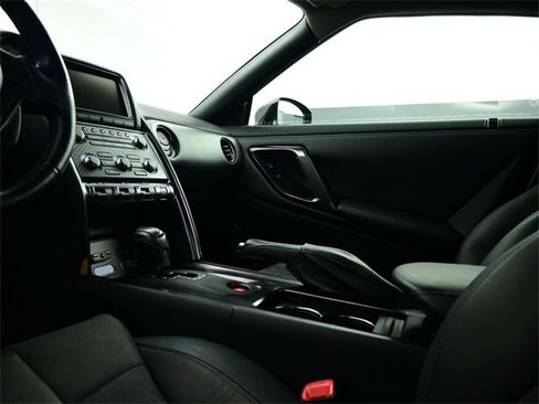 Used 2012 Nissan GT-R Premium image 25