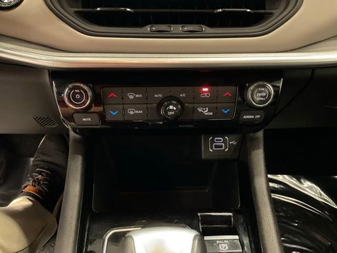 Used 2025 Jeep Compass Limited AWD/4WD image 20