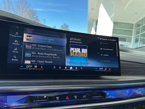 Certified 2023 BMW 740i w/ Parking Assistance Package image 21