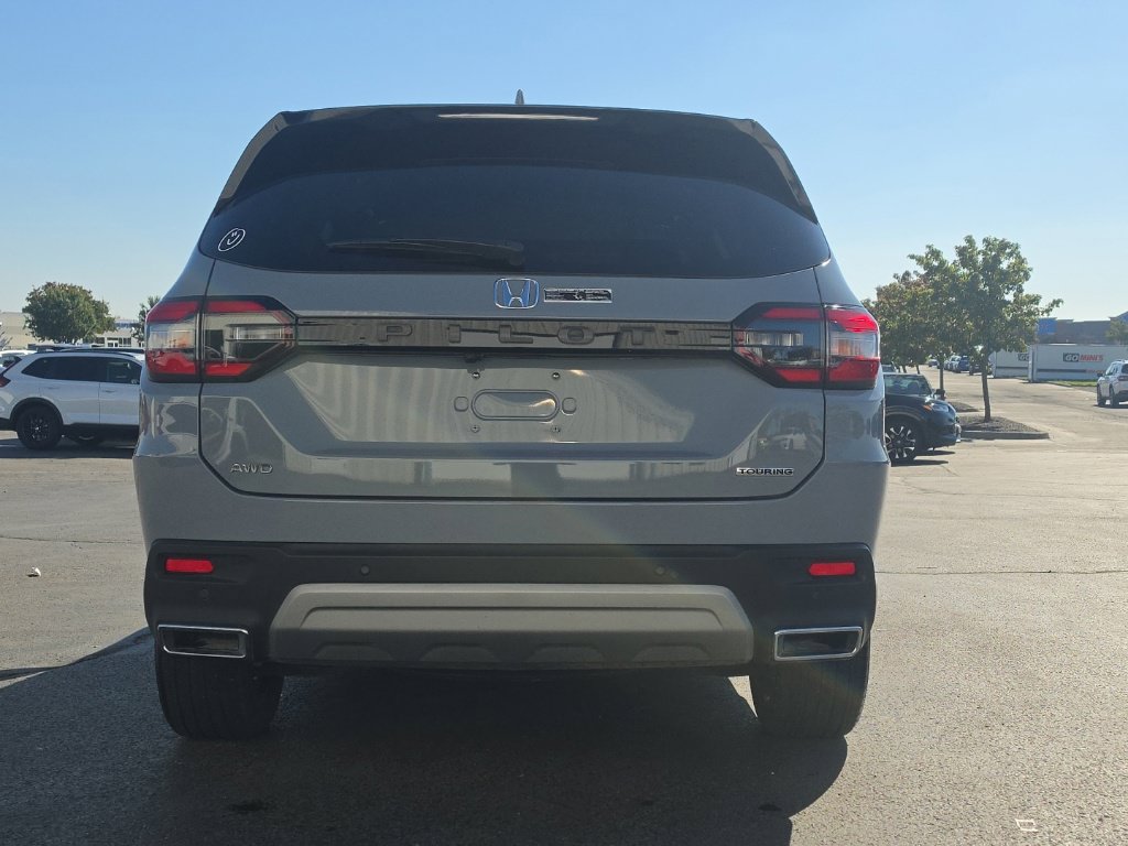 Used 2025 Honda Pilot Touring image 6