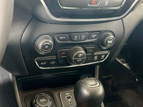 Used 2022 Jeep Cherokee Limited image 15