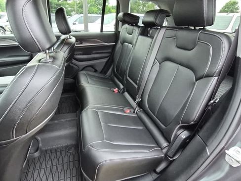 Used 2023 Jeep Grand Cherokee Limited AWD/4WD image 7