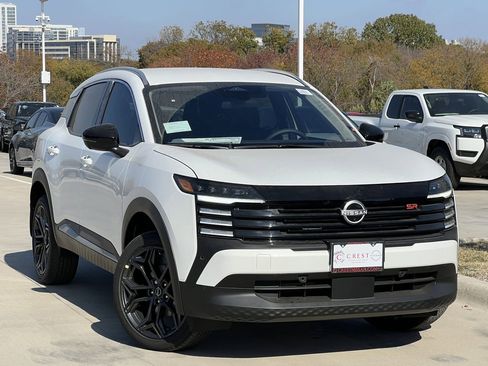 New 2026 Nissan Kicks SR image 2