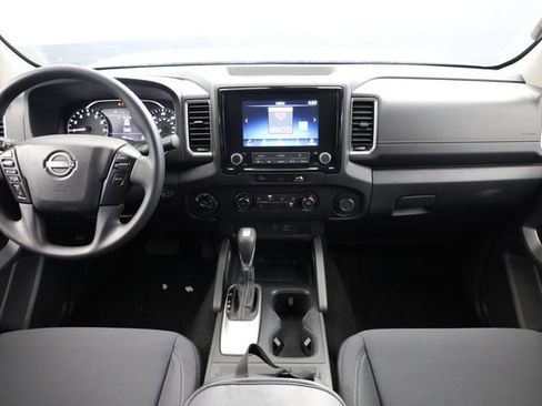 Used 2024 Nissan Frontier SV w/ Tow Package image 15