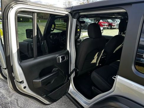 Used 2023 Jeep Wrangler Unlimited Rubicon 4xe AWD/4WD image 15