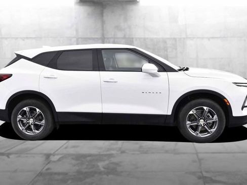 Used 2025 Chevrolet Blazer LT FWD image 5