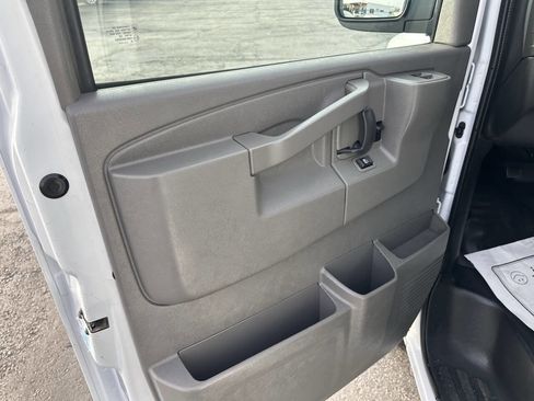 Used 2020 Chevrolet Express 2500 w/ Enhanced Convenience Package image 13