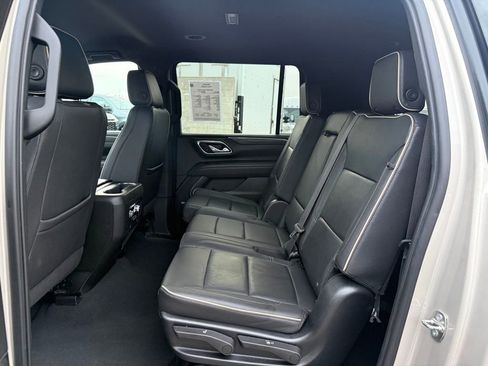Used 2023 GMC Yukon XL SLT image 9