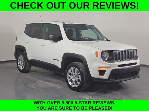 Used 2023 Jeep Renegade Latitude AWD/4WD image 3