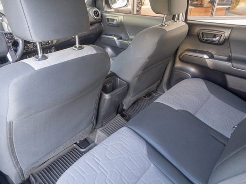 Used 2022 Toyota Tacoma TRD Off-Road image 18