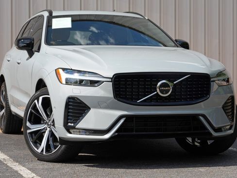 Used 2025 Volvo XC60 B5 Ultra w/ Climate Package PRO AWD/4WD image 4