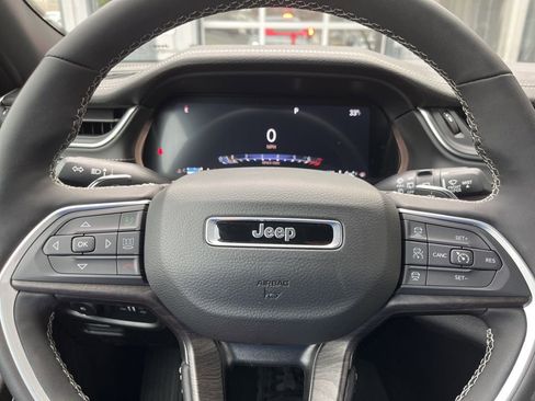 New 2025 Jeep Grand Cherokee L Limited w/ Black Appearance Package image 32