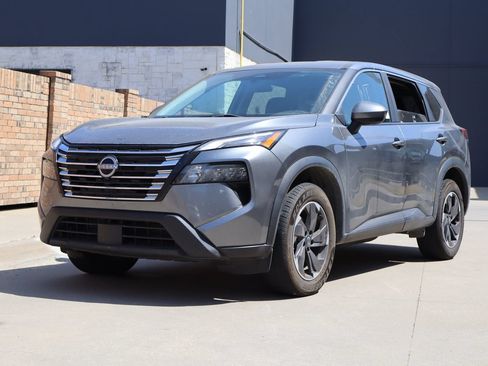 Used 2024 Nissan Rogue SV FWD image 2