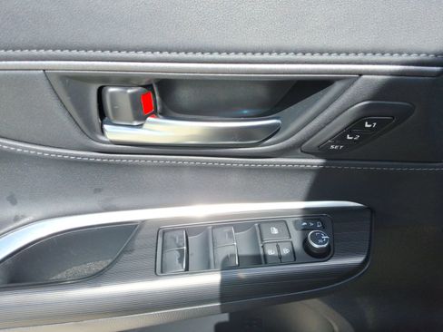 Used 2023 Toyota Venza XLE AWD/4WD image 21